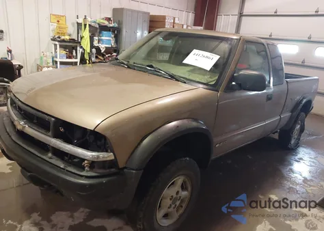 2002 Chevrolet S-10 Ls from USA, damaged, VIN 1GCCT19W828231279